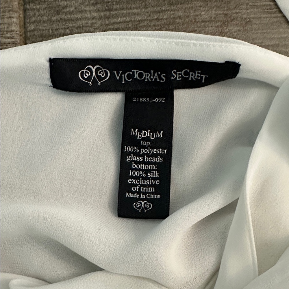 Vintage Victoria's Secret 100% Silk Nightie Top sz Medium - Picture 4 of 4